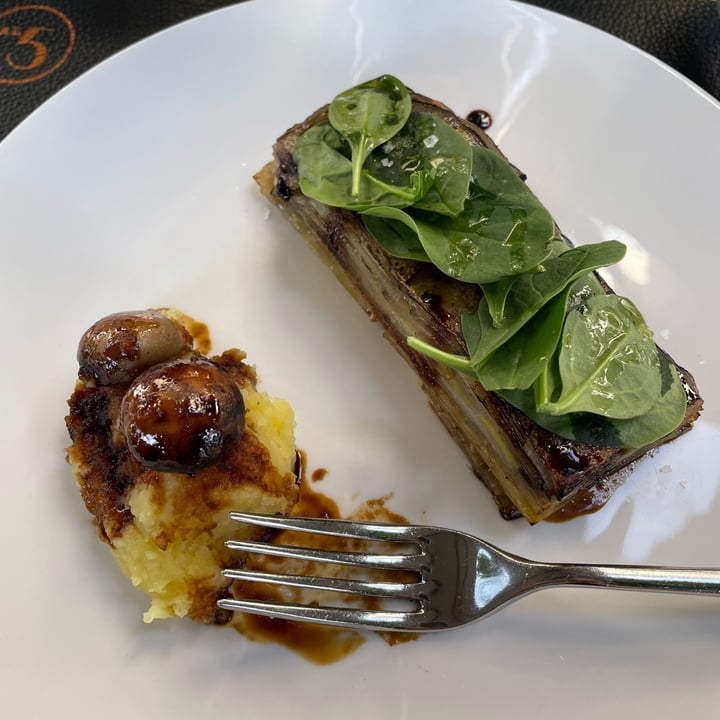 photo of Ristorante BISTROT AL 5 millefoglie di verdure e funghi champignon glassati shared by @paola-m on  30 Sep 2022 - review