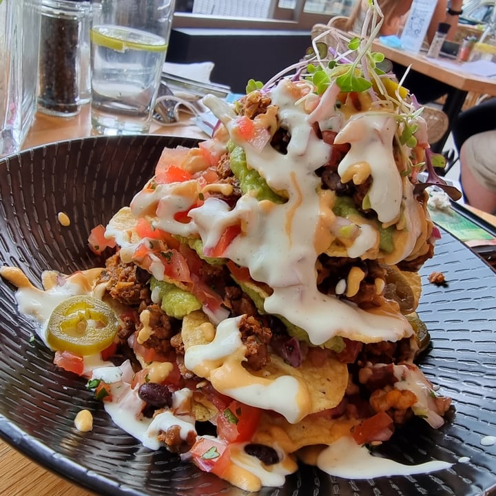 photo of Kaylee's Eatery Nacho Stack shared by @natsdoesvegan on  12 Dec 2021 - review