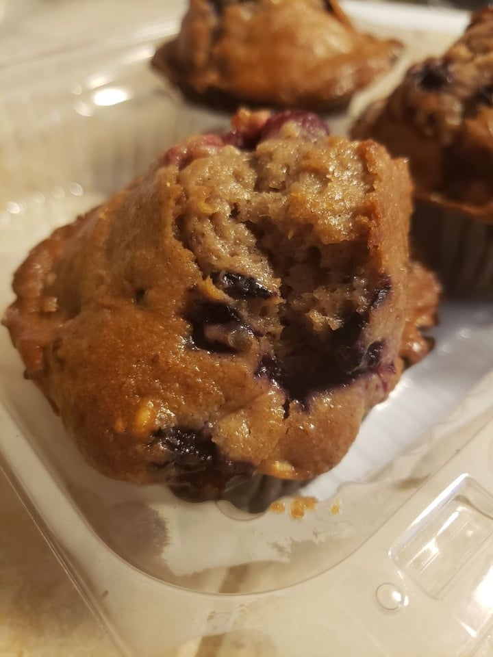 photo of Sprouts Farmers Market Vegan Superfruit Muffin shared by @cynthia84 on  20 Jul 2020 - review