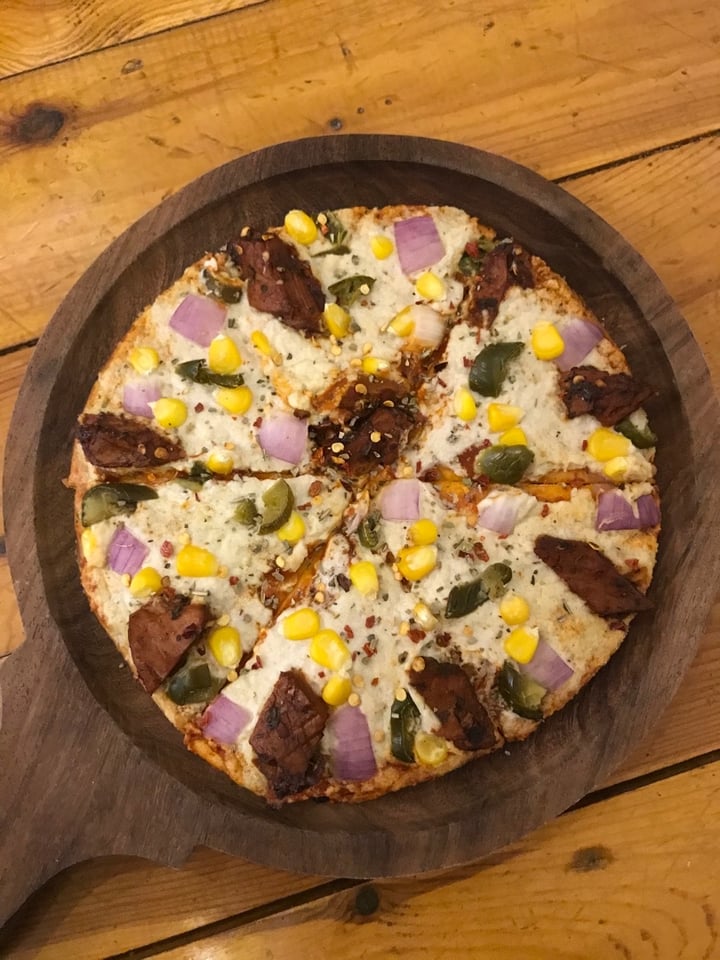 review photo of Earthlings' Cafe Vegan Cheese Pizza shared by @thevegandaddy on 29 Feb 2020 - review