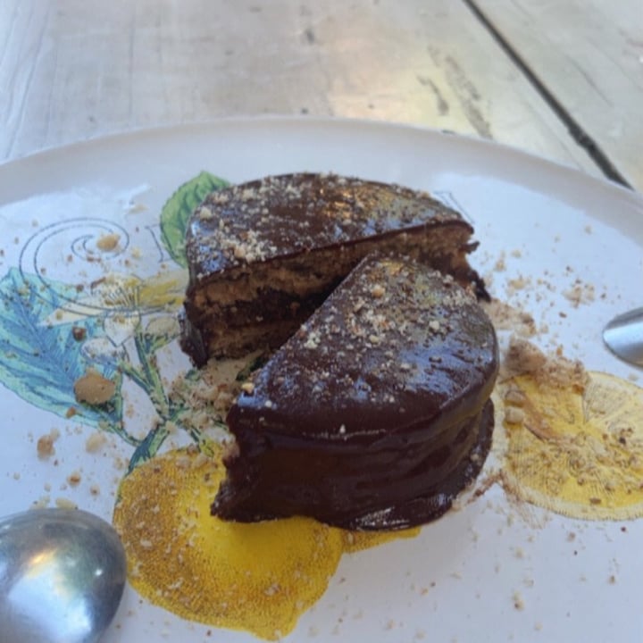 photo of Layla Vegan Pizza Alfajor shared by @samhofst on  09 Jun 2021 - review