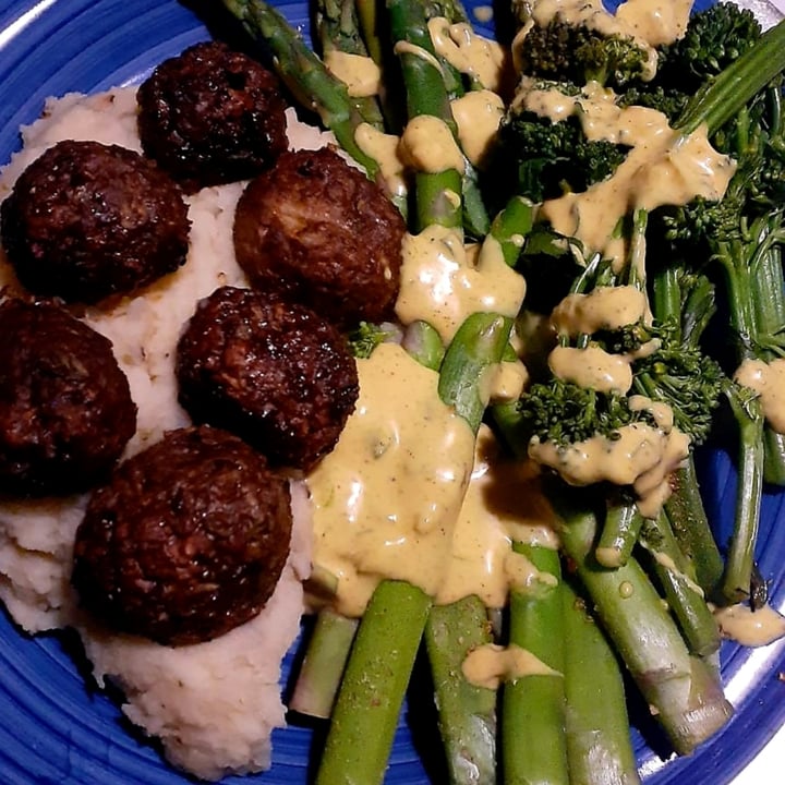 review photo of Linda McCartney's Vegetarian 1/4 LB Burgers shared by @tygerbergkids on 30 May 2022 - review