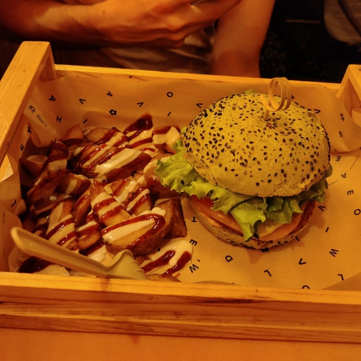photo of Flower Burger Jungle Burger shared by @claudiog on  30 Oct 2022 - review