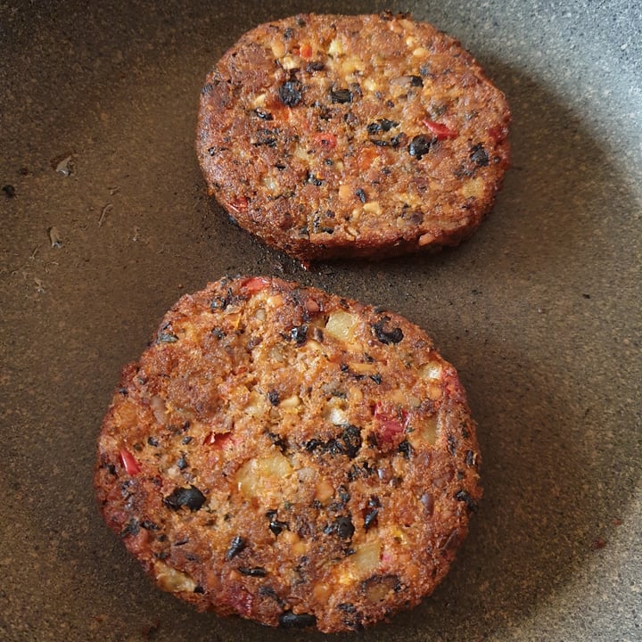 photo of Alnatura Black Bean Cashew Burger shared by @sotofu on  12 Nov 2022 - review