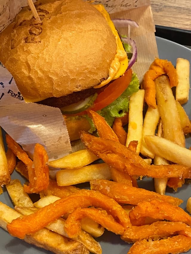 「Cheez burguer」の料理の写真