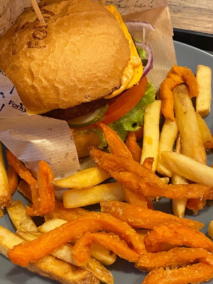 photo of Forky's Cheez burguer shared by @plantbasedkat on  15 Jan 2020 - review