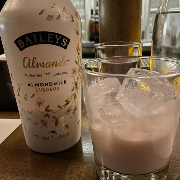 photo of Bailey’s Irish cream (Almond) Bailey’s Almond Cream shared by @izoldat on  06 Apr 2022 - review