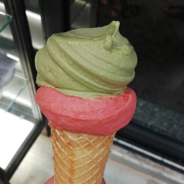 Photo of the dish “Cono pistacchio e fragola”