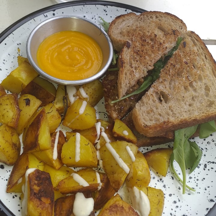photo of Kali Plant-Based Sandwich De Milanesa De Hongos shared by @lusi7 on  15 Dec 2021 - review