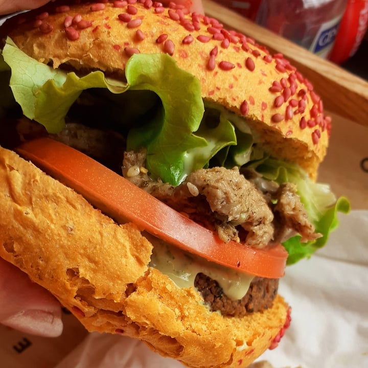 photo of Flower Burger Hercules Burger shared by @perasperaadastra on  09 Oct 2022 - review