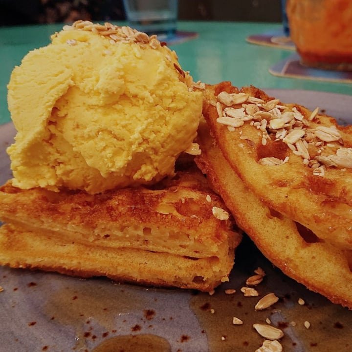 photo of Well Dressed Salad Bar Fluffy Vaffles with Vegan Ice Cream shared by @sibehou on  25 Apr 2019 - review