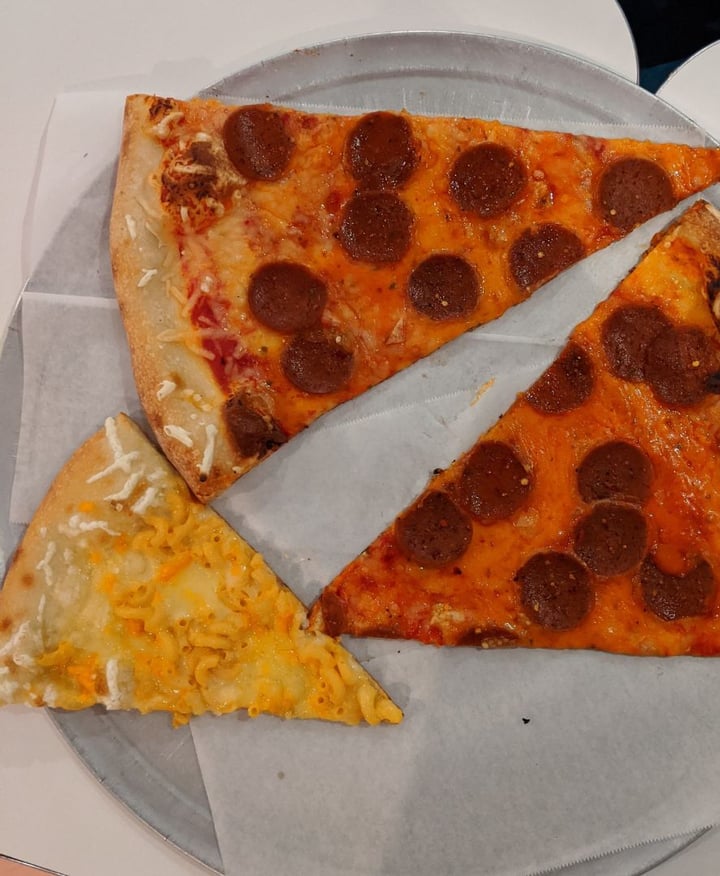 photo of Screamer's Pizzeria Pepperoni Slice shared by @lovemel334 on  07 Apr 2020 - review