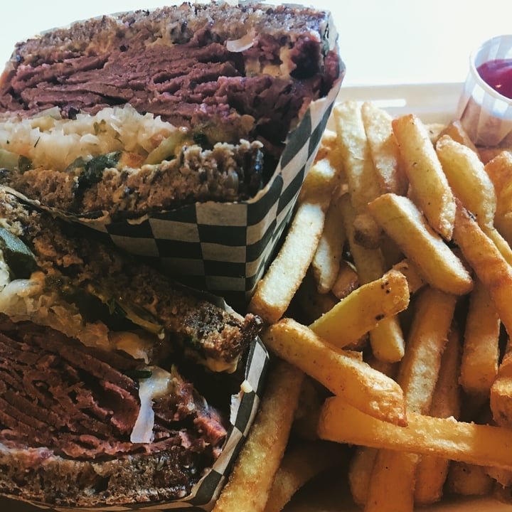 photo of Rudy's Dirty Vegan Diner Reuben shared by @anadecastro on  16 Aug 2020 - review