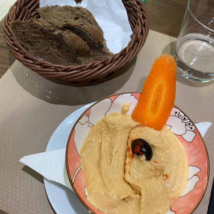photo of Tulsi Vegan Restaurant Hummus Casero shared by @cgbr on  16 May 2022 - review