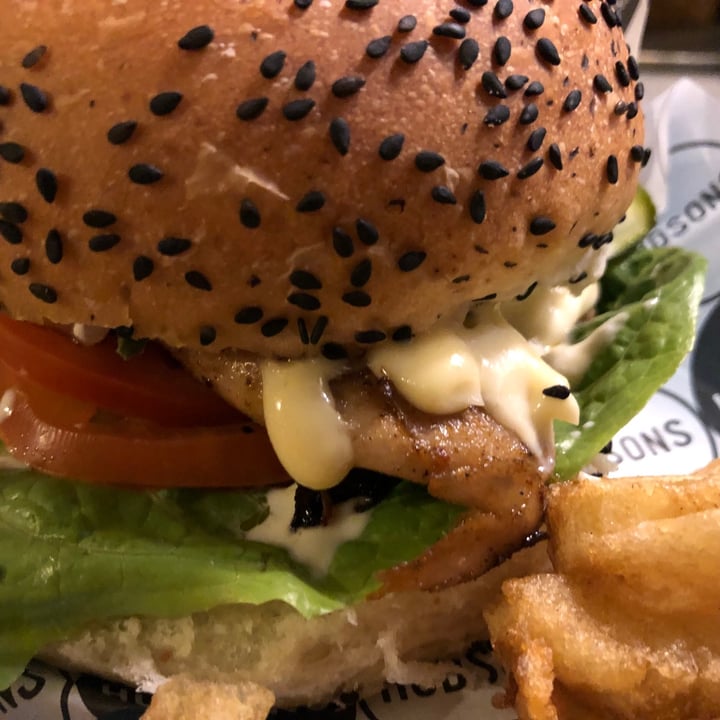 photo of Hudsons The Burger Joint (Hazelwood) The frontline worker burger shared by @louiseloveslentils on  24 Sep 2021 - review