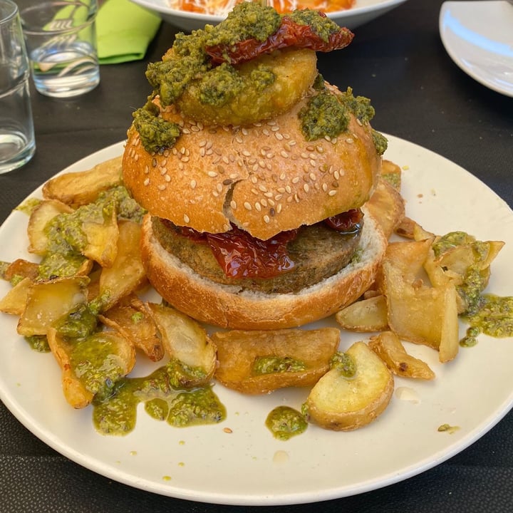 photo of Eden - Il Paradiso del Pistacchio Vegan Burger shared by @gabri15 on  14 Jul 2021 - review