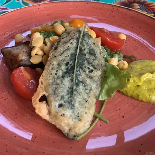 Photo of the dish “Insalata di Ceci e Verdure con Foglia di Salvia in Pastella e Salsa Agrodolce”