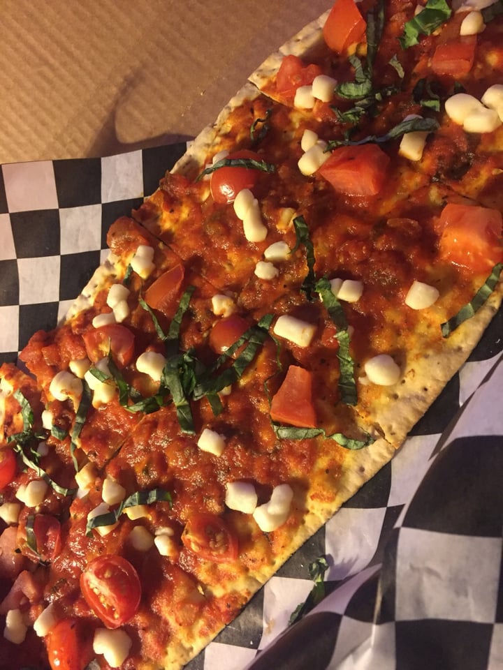 photo of Piggy Bank Vegan Tomato Caprese Flatbread shared by @klombard on  20 Feb 2019 - review