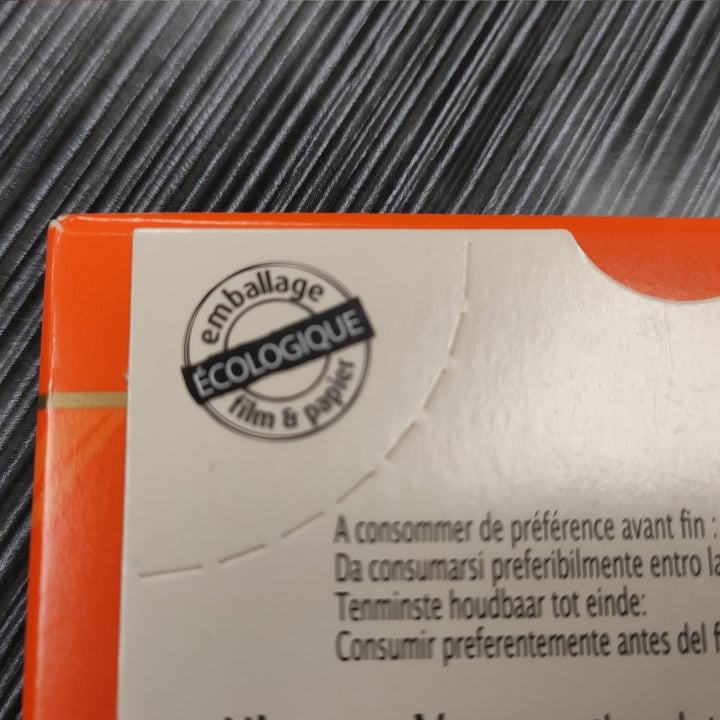 photo of Rapunzel Cioccolato fondente con ripieno di crema di nocciole shared by @gabrip on  18 Mar 2022 - review