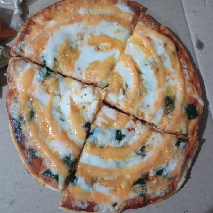 photo of La Cocina Vegana Pizza de tres quesos shared by @pamelamorales on  29 May 2022 - review