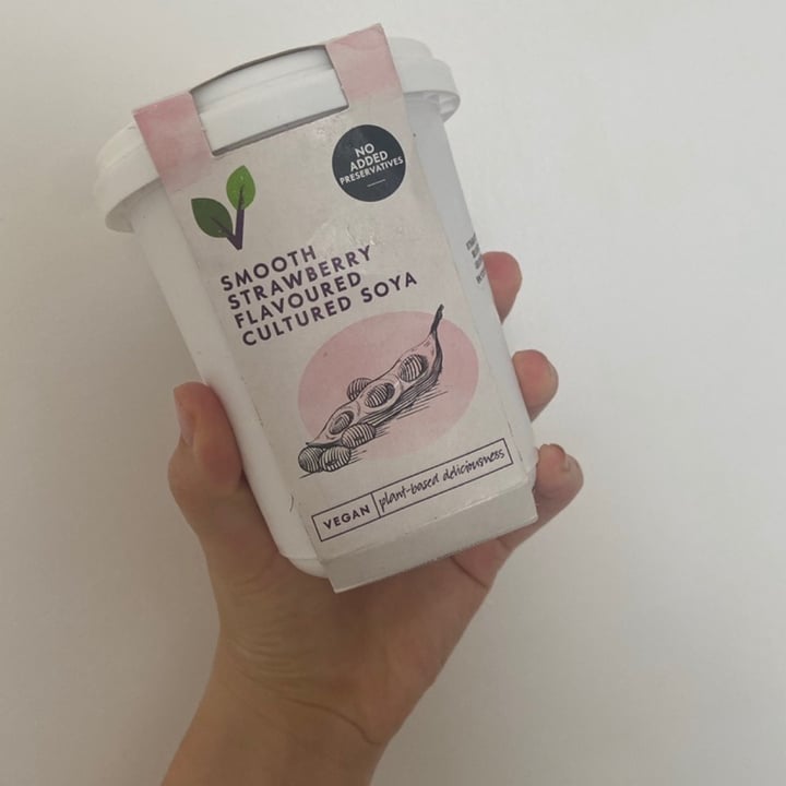 photo of Woolworths Smooth strawberry flavoured caltured soya shared by @kathrynsveganjourney on  10 Feb 2021 - review