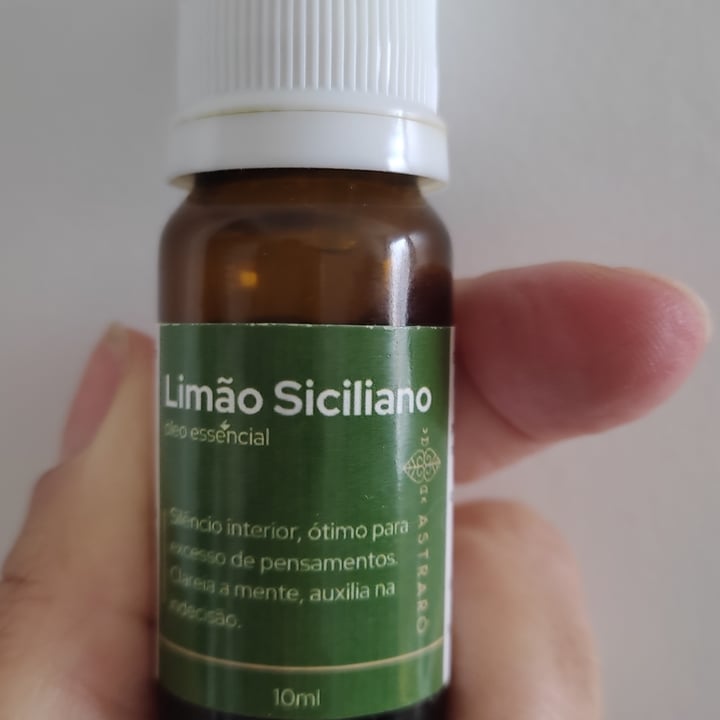 photo of Astrarô Cosméticos Naturais óleo essencial de limão siciliano shared by @paspechoto on  09 May 2022 - review