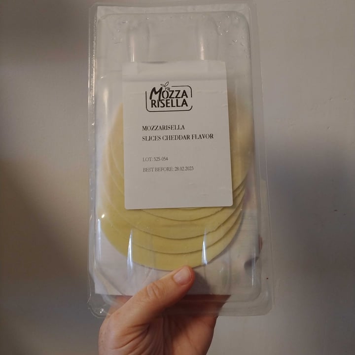 photo of גרין פילד פרוסות צהובה טבעונית אורגנית בסגנון צ׳דר shared by @billiejeankeren1 on  09 Nov 2022 - review