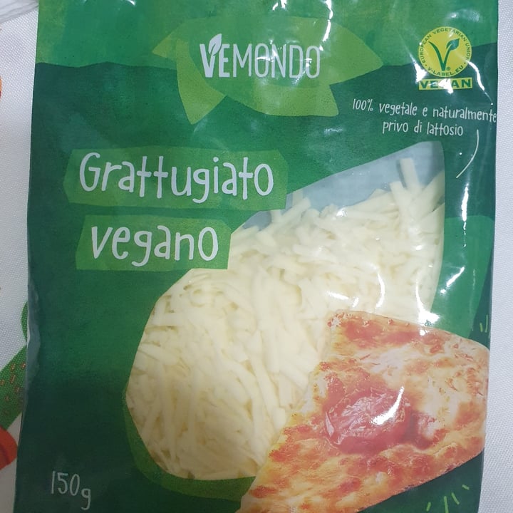photo of Vemondo Vegan Slices Cheese Flavor shared by @mirtyveganlove on  08 Feb 2022 - review