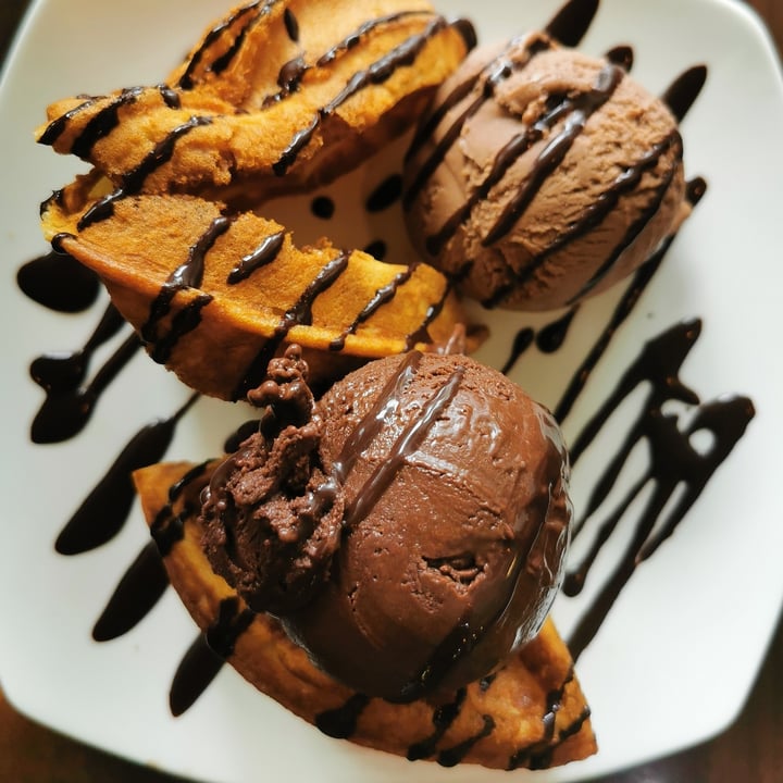 photo of WellSmoocht 2 waffles scoop (Dark Chocolate And Hazelnut) shared by @shohan on  21 Jan 2021 - review