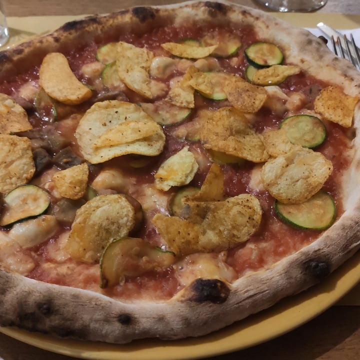 review photo of EnoPizza4u Pizza Con Melanzane, Zucchine, Chips Di Patate Ai Peperoni Con Mozzarella Vegetale shared by @maty08 on 18 Jul 2022 - review