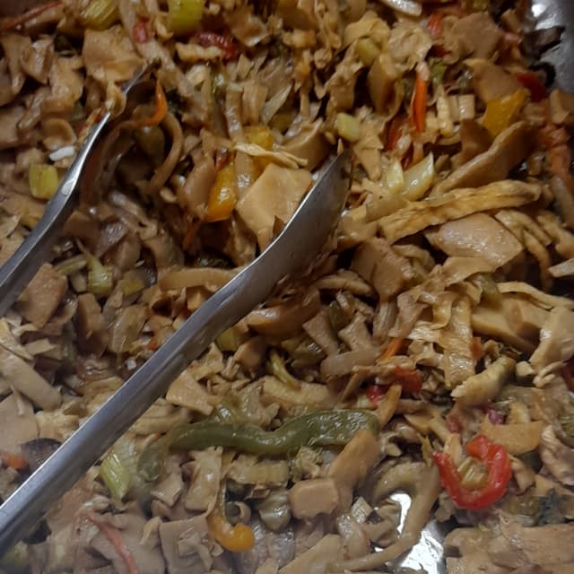 Photo of the dish “Brotos De Bambu, Refogado Com Pimentão E Salsão”