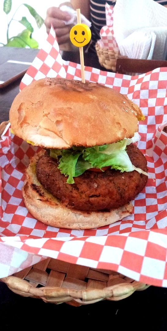 review photo of Curcuma Vegano/Vegetariano Hamburguesa De Falafel shared by @andreaescalante on 16 Dec 2019 - review