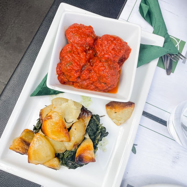 review photo of Origano Polpette con contorno di verdure saltate e patate arrosto shared by @misosoup on 02 Oct 2022 - review