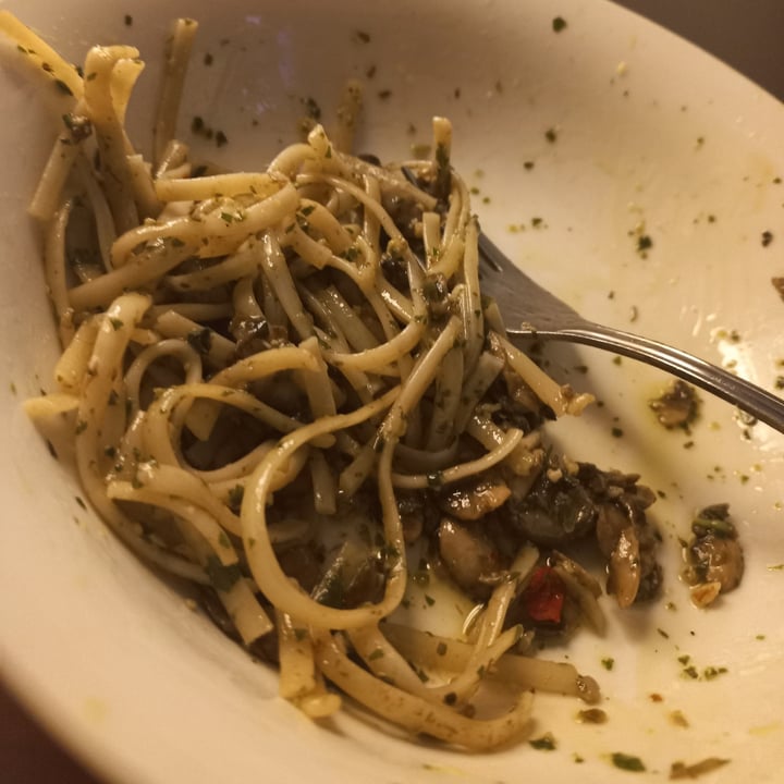 photo of Vegan E Meet Italy Linguine Fungi Aglio shared by @vickysveganry on  27 Mar 2022 - review