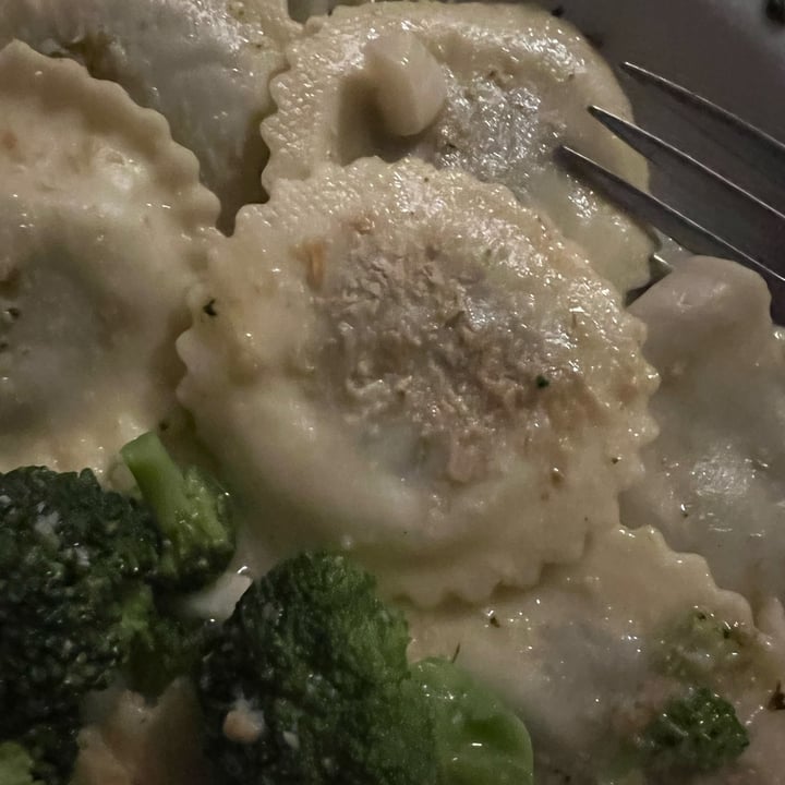 photo of Trader Joe's Vegan Spinach & Cashew Ravioli shared by @allycat38 on  21 Oct 2022 - review
