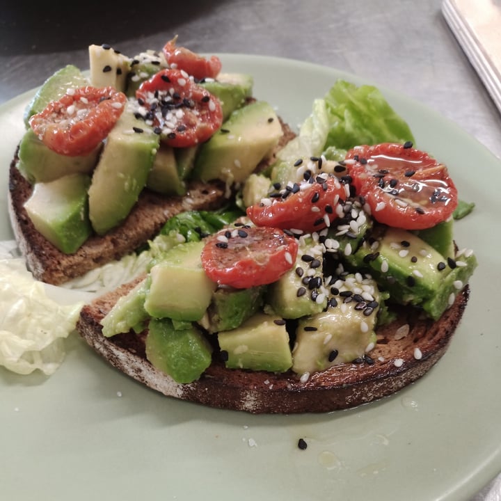 review photo of Buddy Italian Restaurant Cafè Bruschetta Avocado, Pomodoro Confit E Semi Di Sesamo shared by @ziuandreu on 14 Apr 2022 - review