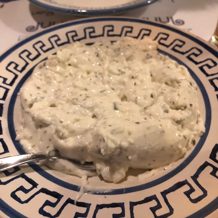 photo of Gyrosteria Yannis - Borgo Antico Alternativa vegan allo tzaziki shared by @nenermind on  05 Sep 2022 - review