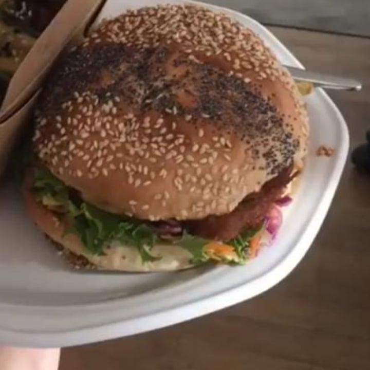 photo of Lekker Vegan Kloof Crunchy burger shared by @saigepeters on  01 Jun 2020 - review