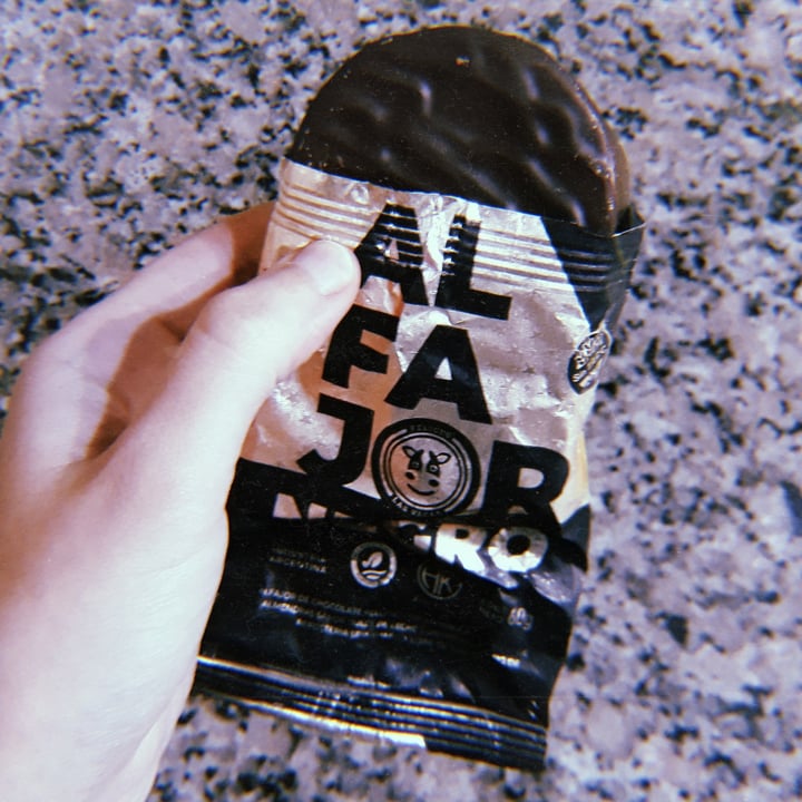photo of Felices Las Vacas Alfajor negro sin tacc shared by @nanicuadern on  21 Apr 2022 - review