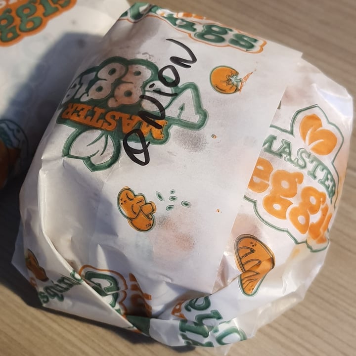 review photo of Master Veggie Cheddar Onion Bacon shared by @erikalivegan on 08 Feb 2022 - review