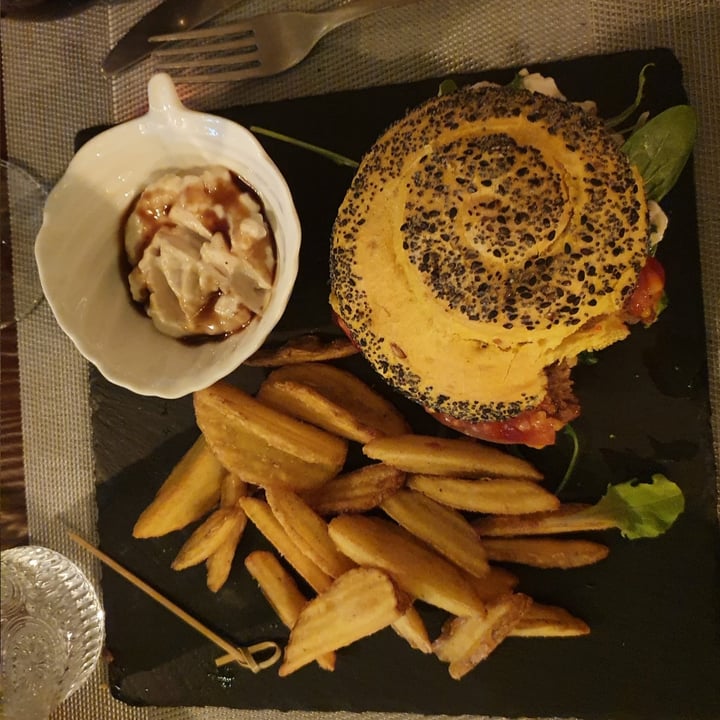 photo of Il Pangolino - Vegan Bistrot Beoynd Burger shared by @caro212 on  19 Feb 2022 - review