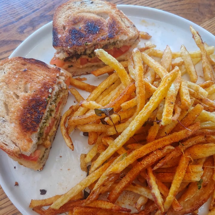 photo of Fresh Earth Food Store Caprese Grilled Sarmie shared by @veganonthesavannah on  15 Feb 2022 - review