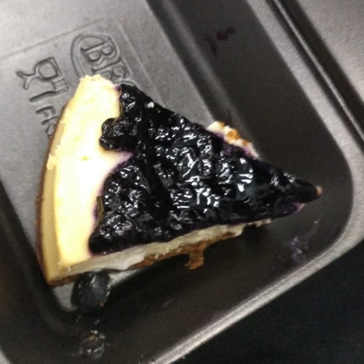 photo of The Cream Bcn Blueberry Cheesecake shared by @ankajimz on  23 May 2020 - review