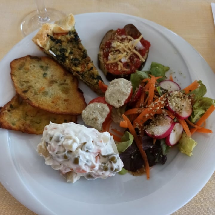 review photo of Hotel Ristorante Onda Azzurra Antipasto della casa shared by @viveregreenn on 12 Jun 2022 - review