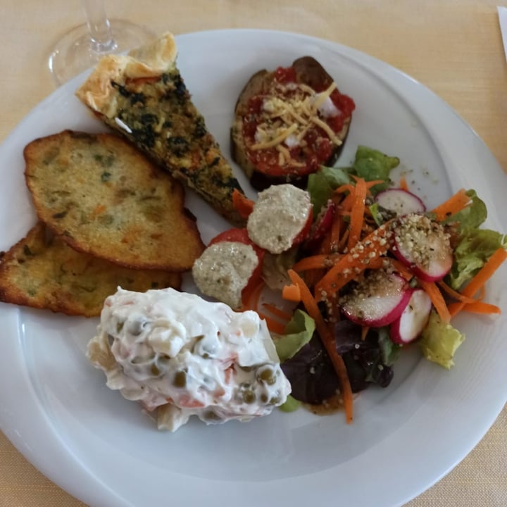 photo of Hotel Ristorante Onda Azzurra Antipasto della casa shared by @viveregreenn on  12 Jun 2022 - review