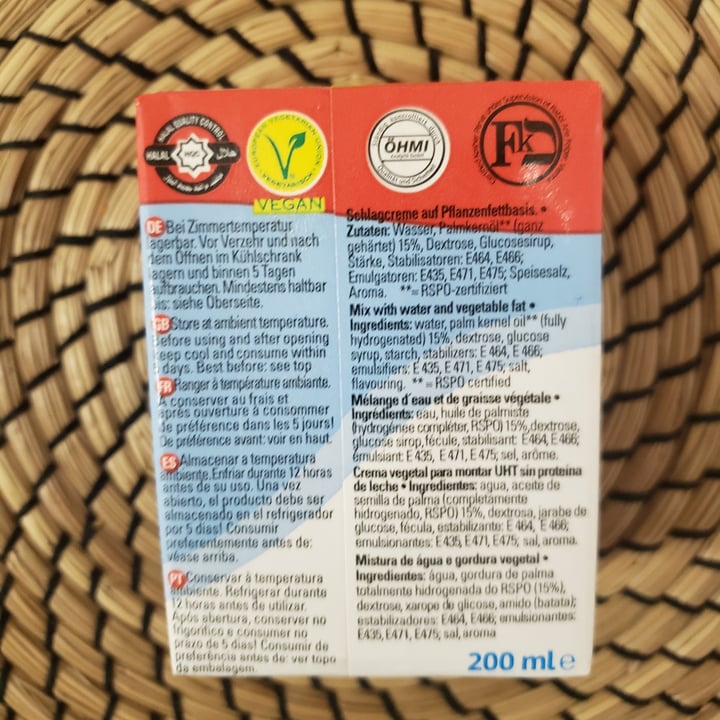 photo of Schlagfix creme de leite vegano shared by @camilaraota on  26 Sep 2022 - review
