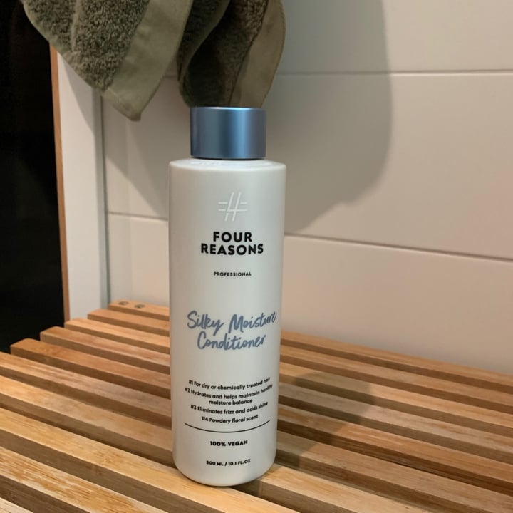 review photo of Four Reasons Silky moisture conditioner shared by @pienihiiri on 19 Oct 2020 - review