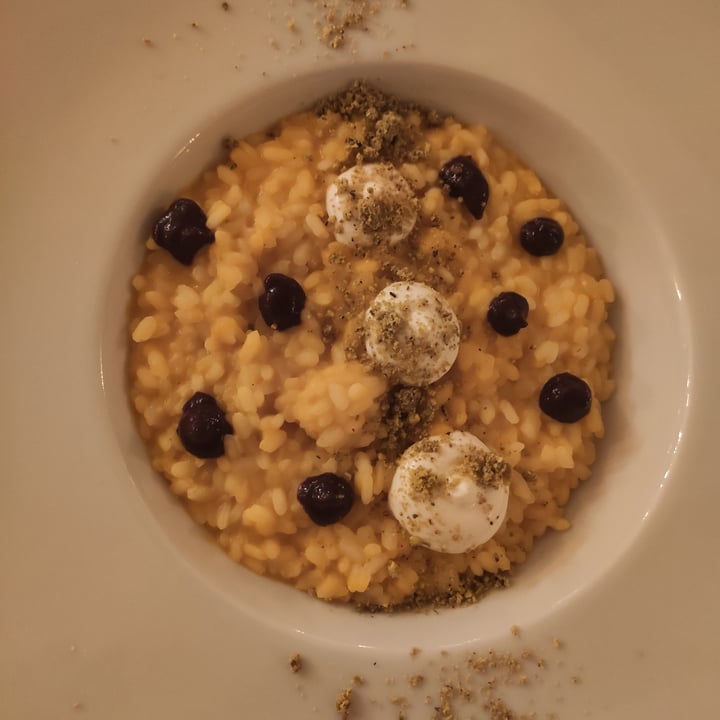 review photo of Nativa Ristorante Risotto alla zucca con coulis di mirtilli e polvere di pistacchio shared by @ginevrag on 29 Mar 2022 - review