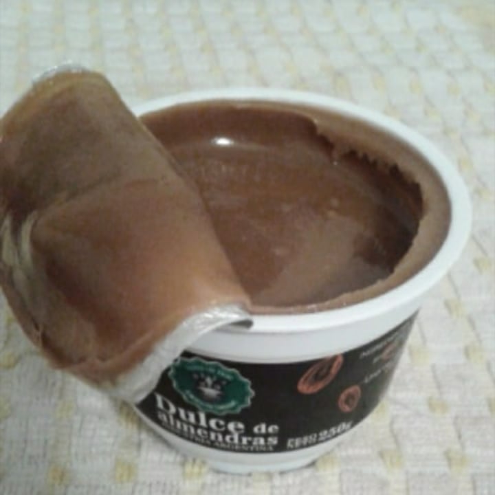 photo of Felices Las Vacas Untable de Almendras sabor Dulce de Leche shared by @matiteli on  09 Aug 2020 - review