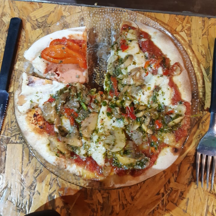 photo of Pizzeria El Golpe Pizza de champignones shared by @alexiasnipe on  17 Jan 2021 - review